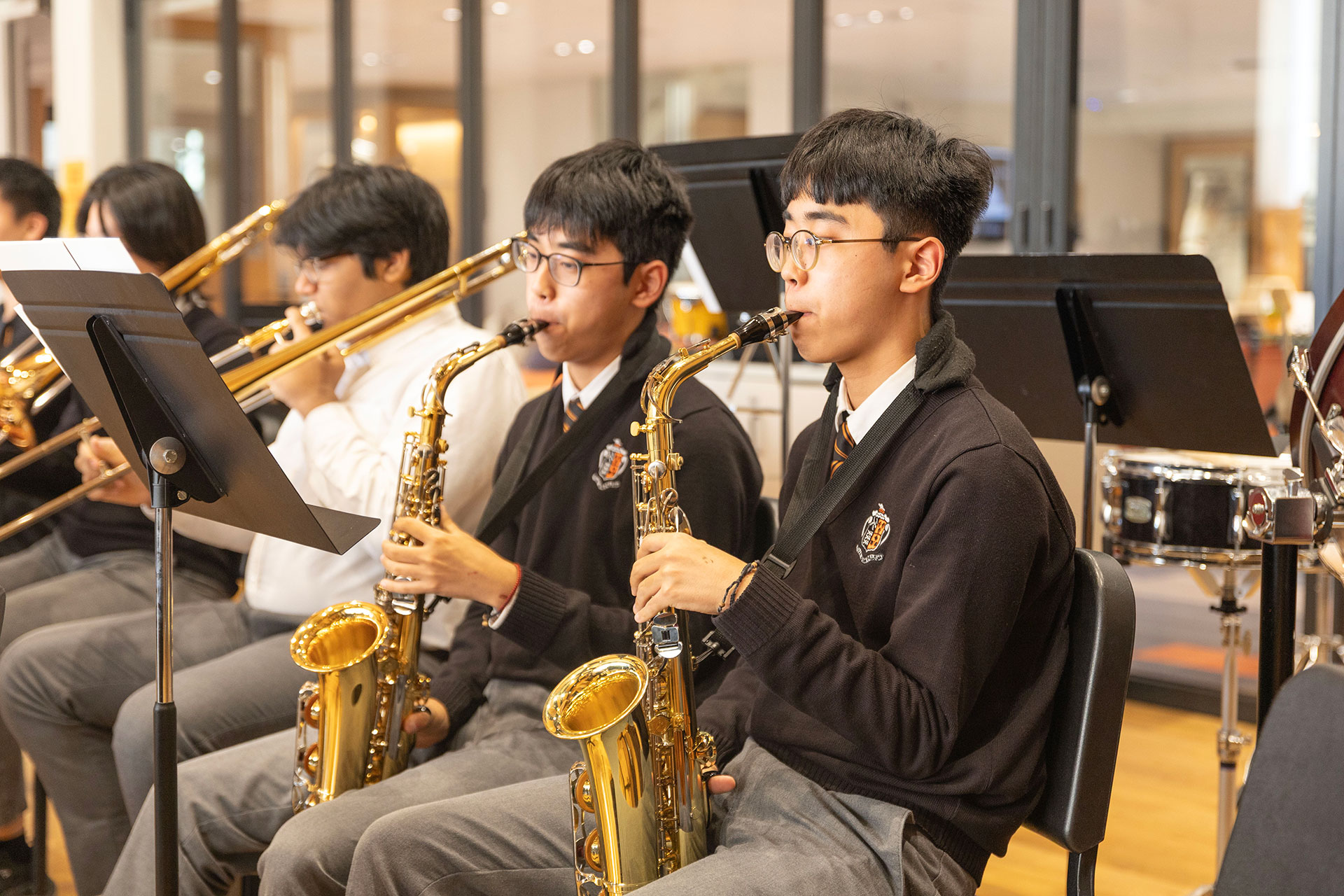 Why Study Abroad in Canada? A Parent’s Guide for Students from South Korea and Japan